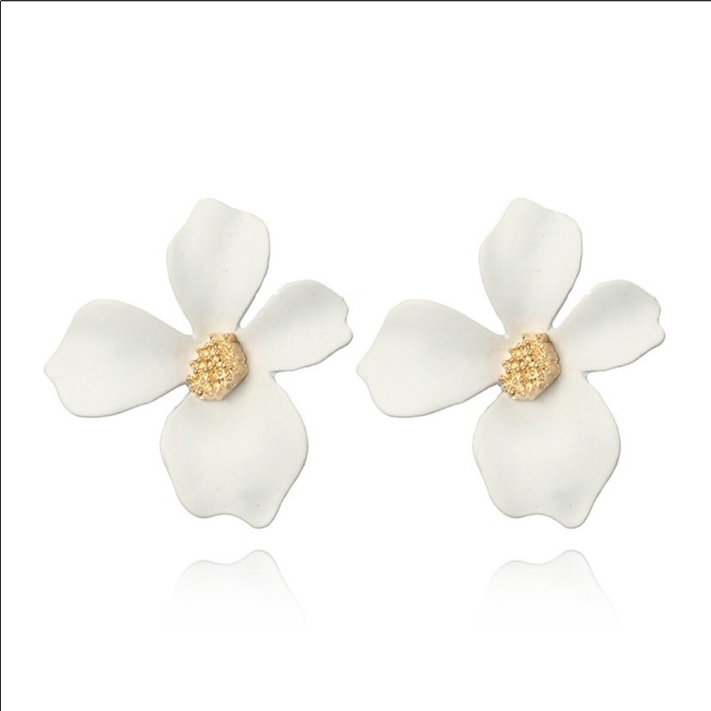 Boho stud flower earrings!! - Picture 3 of 3